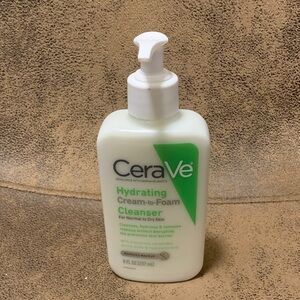CeraVe Hydrating Cleanser - Cream and Green
